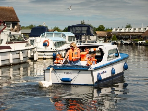Familydayboatfeedswans2, Norfolk Broads